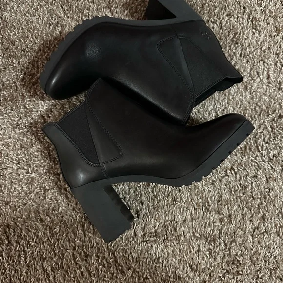 Timberland Black Leather Block Heel Chelsea Ankle Boots - Picture 5 of 8